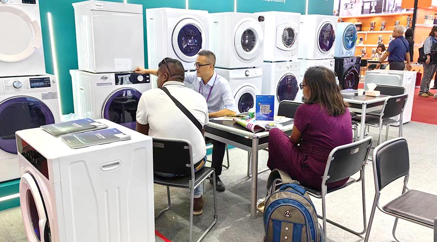 廣交會(huì )參展第一天！金環(huán)電器吸引國內外客戶(hù)參觀(guān)交流