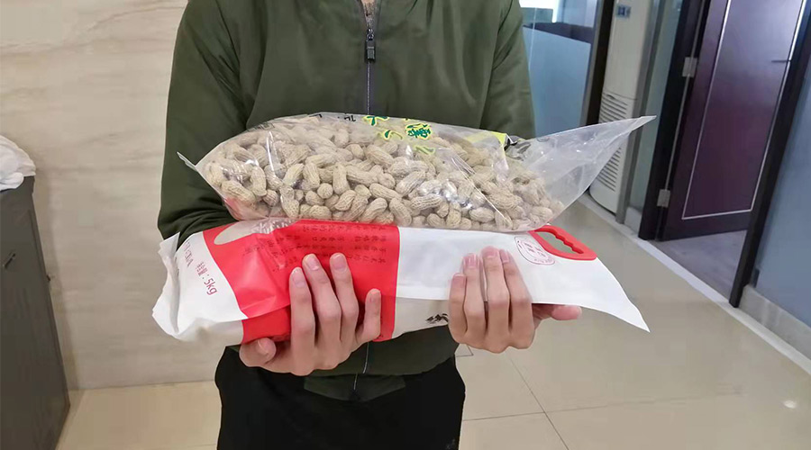 新春關(guān)懷 禮滿(mǎn)情暖！金環(huán)電器給員工發(fā)年貨